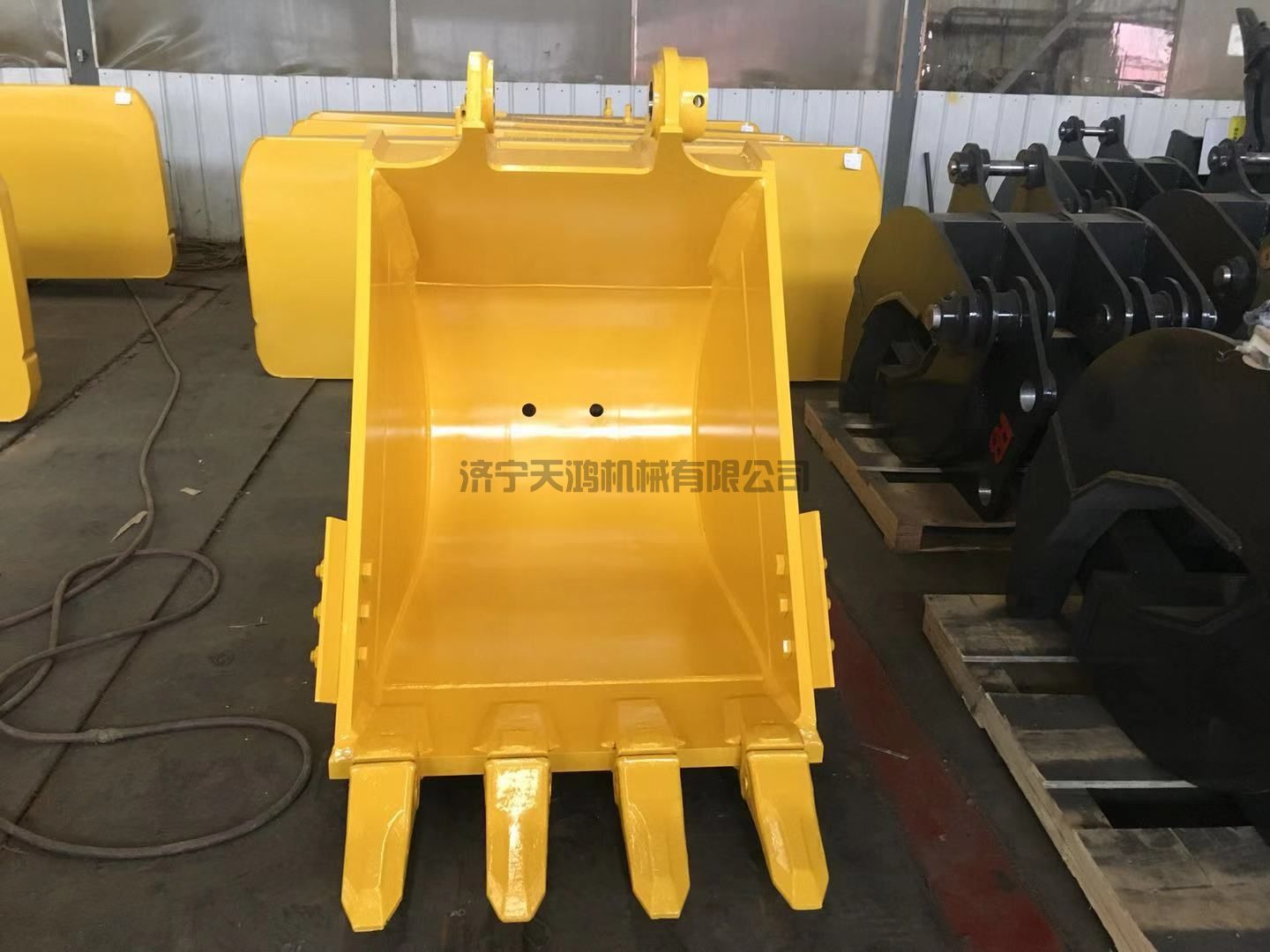 小松PC210挖掘機(jī)挖斗，窄幅巖石斗，900mm寬巖石挖斗